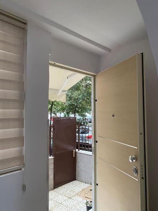 Es Apartment Tirana Buitenkant foto