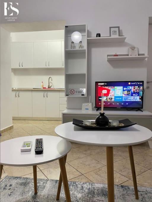 Es Apartment Tirana Buitenkant foto